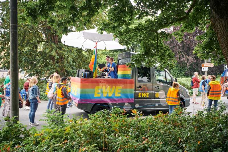 EWE-Wagen auf dem CSD in Oldenburg